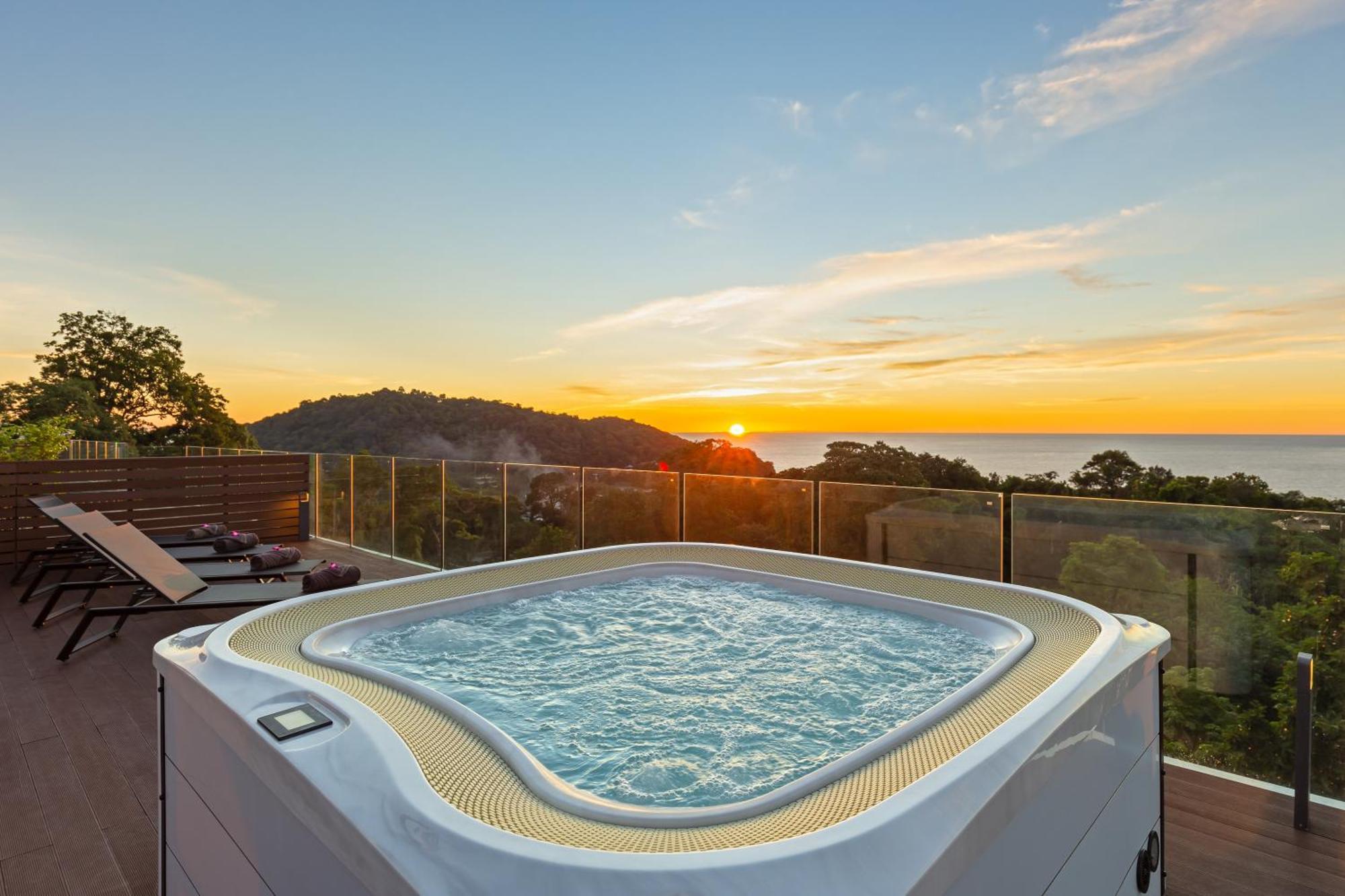 Ocean View 3Br Apartment With Rooftop Terrace & Jacuzzi, Sapphire Bay 8-19 Residence, Patong